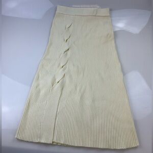 Elegant Cream Ribbed Skirt